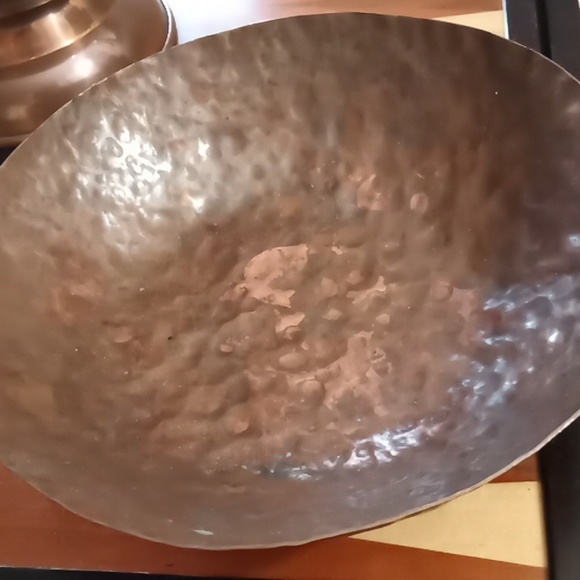 Copper vintage serving bowl and other copper kitchenware. - Picture 2 of 7